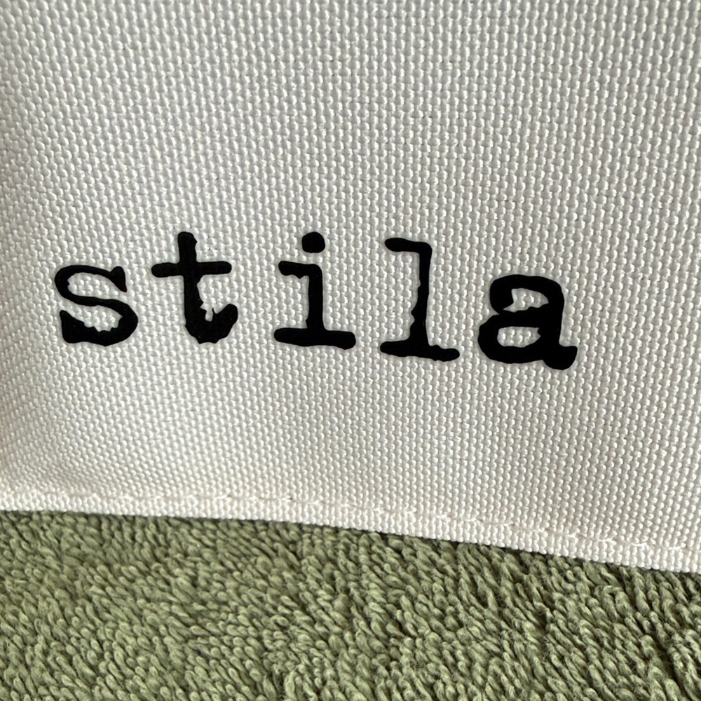 *Host Pick* Stila Cosmetic Set w/Heaven’s Dew Lip Oil & Mini Liquid Eye Shadow - Picture 2 of 9